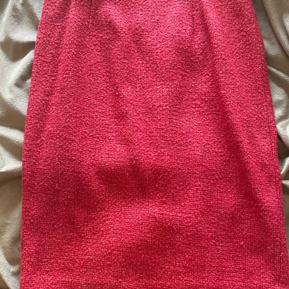 Kay Unger 2-Piece Pink Tweed Suit / Outfit (Top and Skirt) (6) - Picture 6 of 7